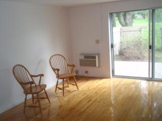 5 Eaton Ct, Amherst MA  01002-2827 exterior