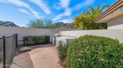 2347 Cinnabar Ave, Phoenix AZ  85028-3633 exterior