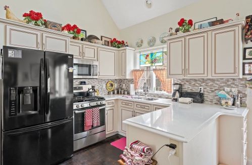 4 Fellowship Cir, Plymouth, MA 02360-6909