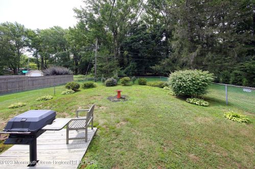 65 Little Silver Pkwy, Little Silver NJ 07739-1118 exterior