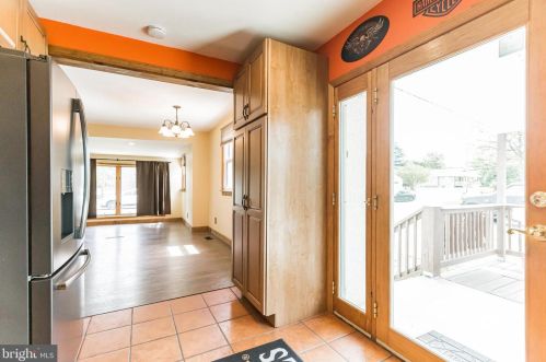 211 Lecato Ave, West Deptford, NJ 08086-2505