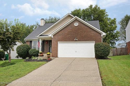 4635 Oak Pointe Dr, Louisville KY  40245-6437 exterior