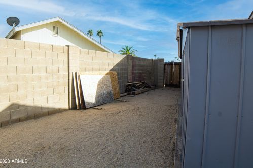 2322 Country Gables Dr, Phoenix AZ 85053-4532 exterior