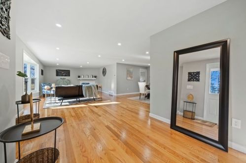 39 Sunset Dr, Seekonk, MA 02771-4503