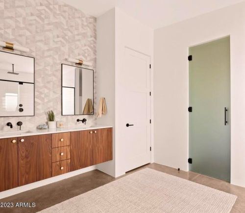 2205 Clarendon Ave, Phoenix AZ  85015-5436 exterior