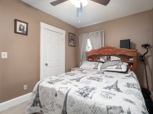 1174 Mammoth Rd, Dracut MA  01826-3147 exterior