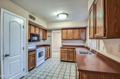 7330 Coolidge St, Phoenix AZ 85015-3845 exterior