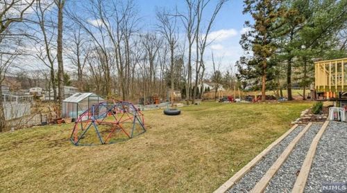 25 Catherine Ct, Skyline Lakes NJ  07456-1838 exterior