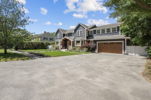 1016 Brook Rd, Milton, MA 02186-4103