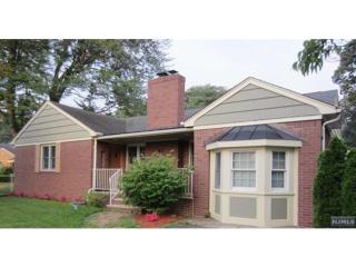 40 Prospect Ave, Bergenfield, NJ 07621-1542