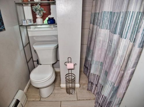 242 Austin St, New Bedford MA 02740-4523 exterior