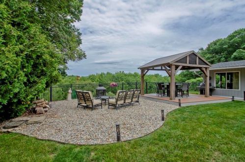 95 Llewellyn Dr, Montgomery MA 01085-2513 exterior