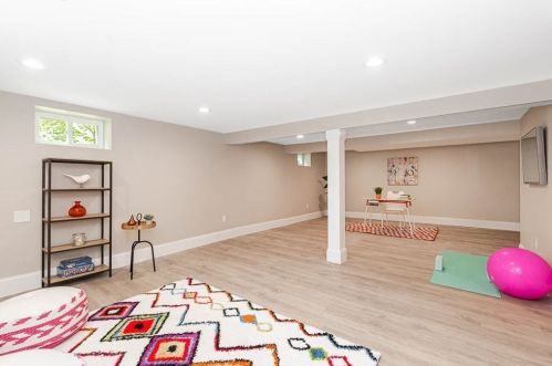 53 Lantern Ln, Arlington MA 02474-1806 exterior