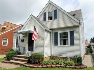 8410 Renwood Dr, Cleveland, OH 44129-3532