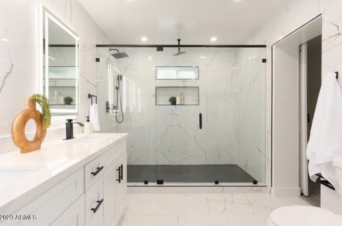 5801 30th St, Phoenix AZ  85016-2401 exterior