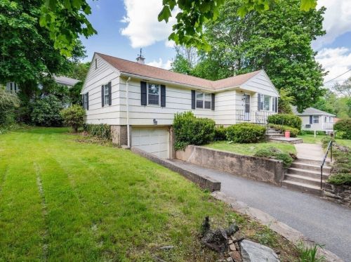 285 Moreland St, Worcester, MA 01609-1322