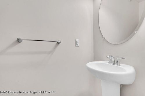 16 Kyle Dr, Tinton Falls NJ 07712-7536 exterior