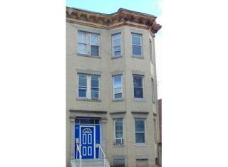 189 Chestnut St, Chelsea MA  02150-3840 exterior