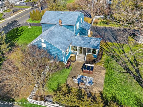 450 Branch Ave, Little Silver NJ  07739-1111 exterior