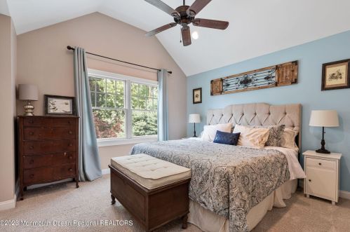 210 White Rd, Little Silver NJ 07739-1137 exterior