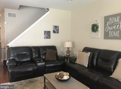 111 Sansom Ln, West Deptford NJ 08096-5168 exterior