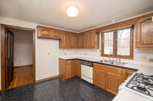 95 Copley Dr, Taunton MA 02780 exterior