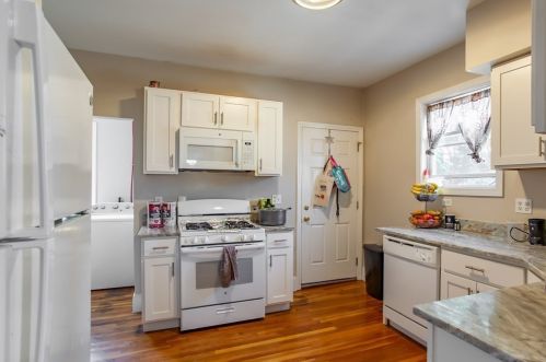 33 Glendale Ave, Everett MA 02149-4102 exterior