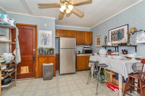 57 Gledhill Ave, Everett MA 02149-4049 exterior