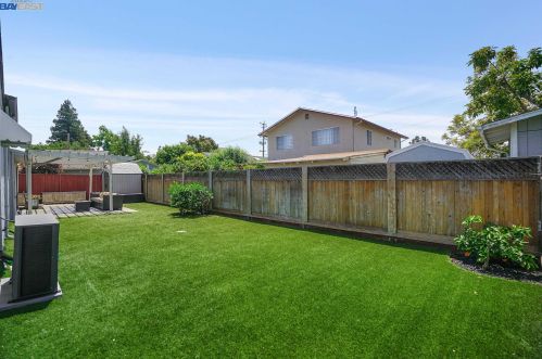 2165 Bradhoff Ave, San Leandro CA 94577-6119 exterior