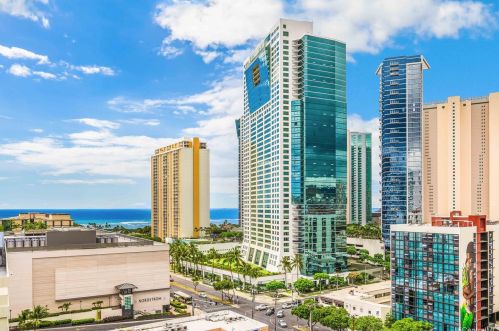 88 Piikoi St, Honolulu HI 96814-4245 exterior