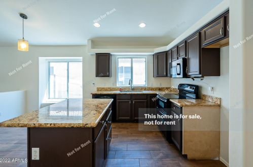 910 Blackhawk Dr, Phoenix, AZ 85024-4169