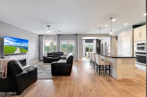 1665 Blaylock Dr, Phoenix AZ 85085-6324 exterior