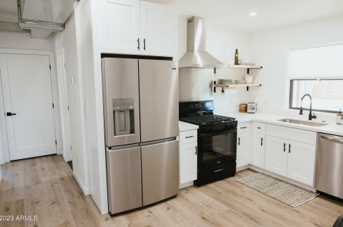 2635 Clarendon Ave, Phoenix AZ 85018-5958 exterior