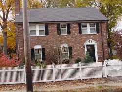 1085 Centre St, Newton, MA 02459-1536