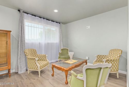 4210 Country Gables Dr, Phoenix AZ 85053-4528 exterior