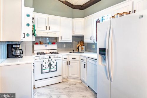 1037 Salem Ave, West Deptford NJ 08096-6062 exterior