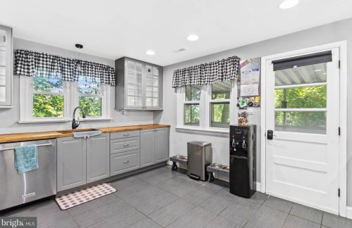 716 Creek Ln, West Deptford NJ 08051-1631 exterior