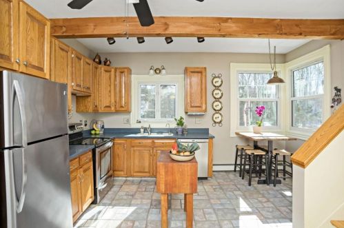 221 Union St, Weymouth MA 02190-2827 exterior