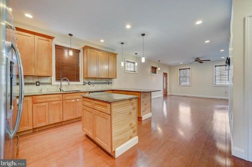 985 6th St, Philadelphia PA  19123-1405 exterior