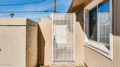 2136 Bethany Home Rd, Phoenix AZ 85015-1938 exterior