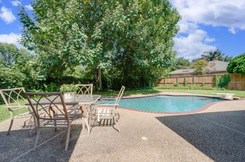 418 Country Vw Ln, Garland TX 75043-5608 exterior