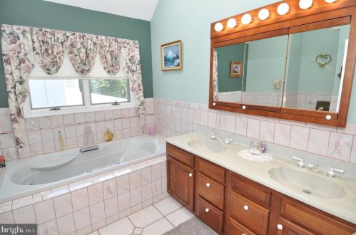 24854 Main St, Columbus NJ 08022-1339 exterior