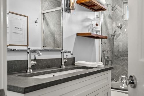 542 Eliot St, Milton MA 02186-1636 exterior