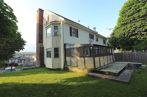 218 Norfolk St, Worcester MA 01604-2910 exterior