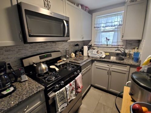 85 Park St, New Bedford, MA 02740-3556