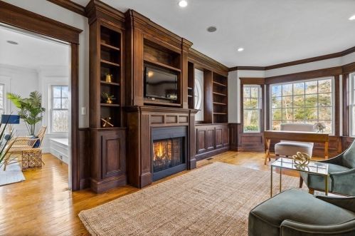 44 Canterbury St, Hingham MA 02043-1453 exterior