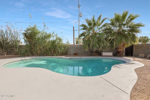 519 El Camino Dr, Phoenix AZ 85051-4627 exterior