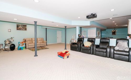 10 Summerhill Ct, Columbus NJ  08022-1970 exterior