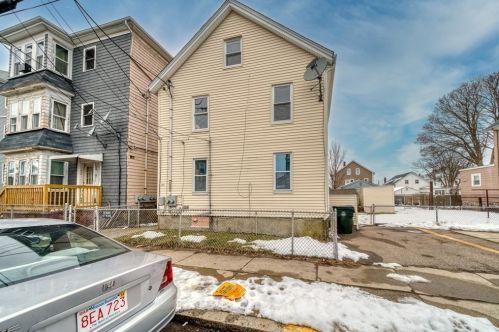 30 Hamlet St, Fall River MA 02724-3331 exterior