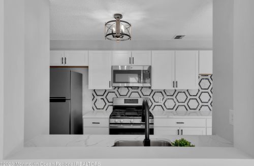 402 Daffodil Dr, Jackson Twp NJ 08527-4127 exterior